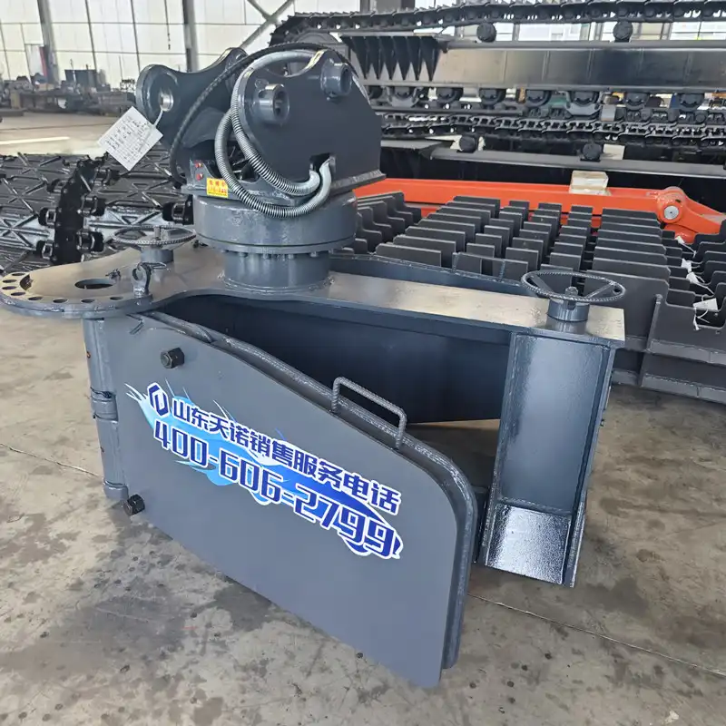 How does the 360° rotation angle improve ballast plow operation?